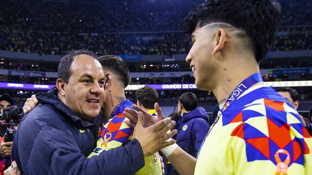 Cuauhtemoc Blanco festeja en el Azteca con el América