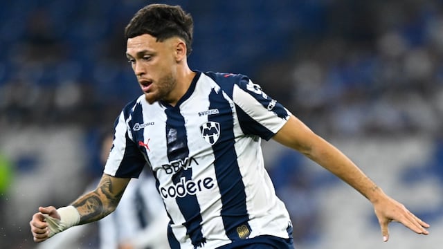 Captan a Lucas Ocampos insultar a la afición de Rayados en el Estadio BBVA.