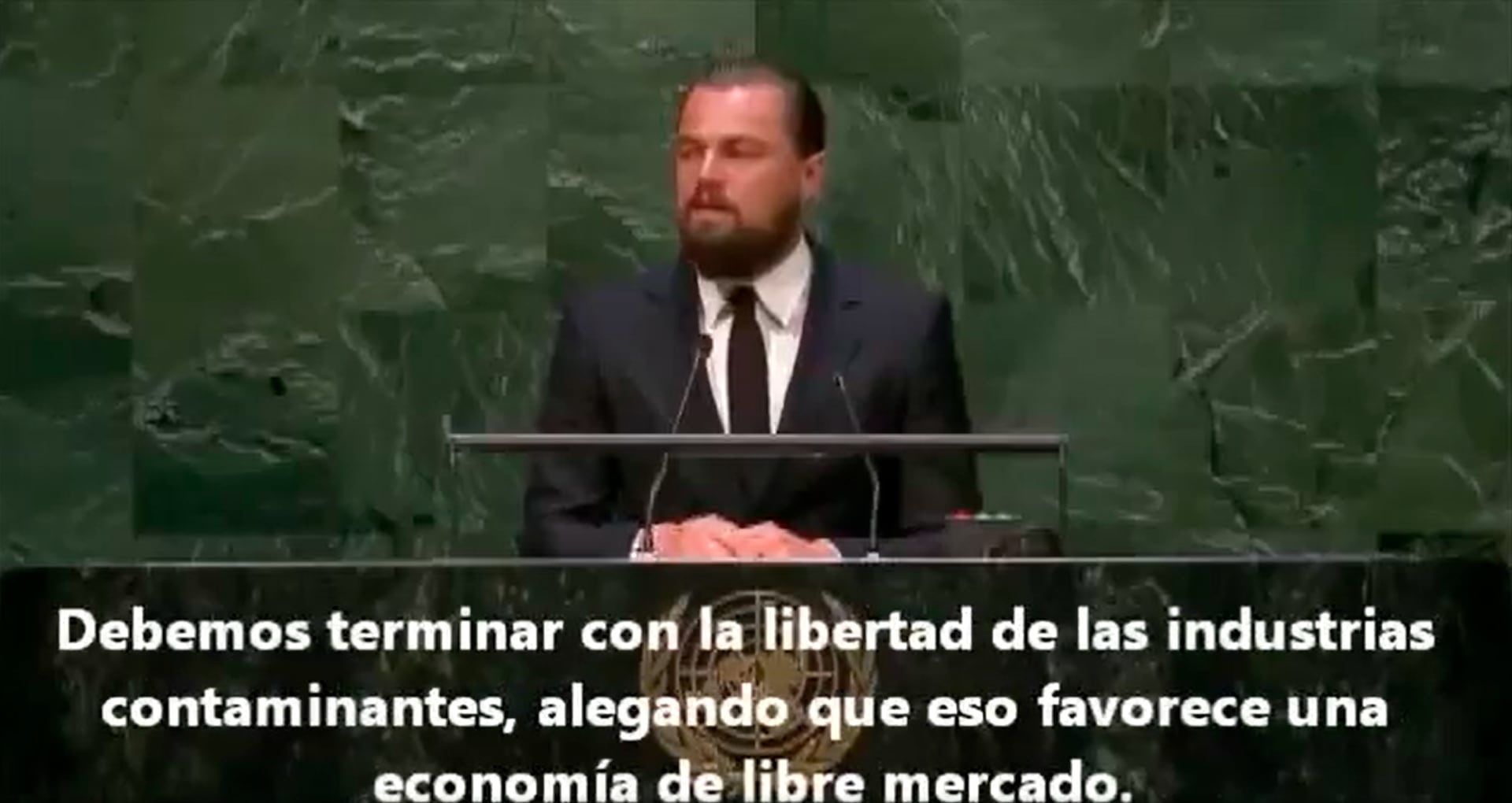 Captura de video del discurso de Leonardo DiCaprio en la asamblea de la ONU en 2015 por el cambio climático
