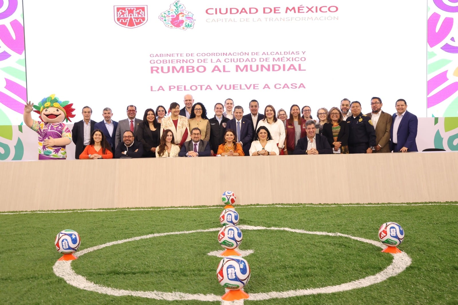 Clara Brugada con el Gabinete de Coordinación para el Mundial 2026