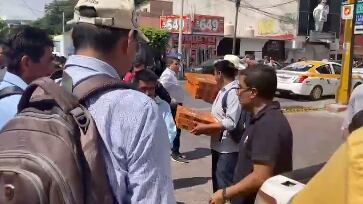 Entregan pizza en evento de Adán Augusto López