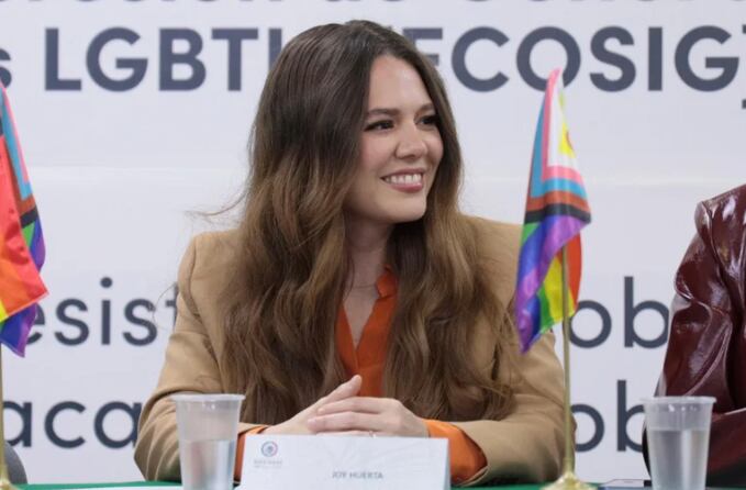 Joy Huerta en presentación del decreto de ley "Nada que curar"