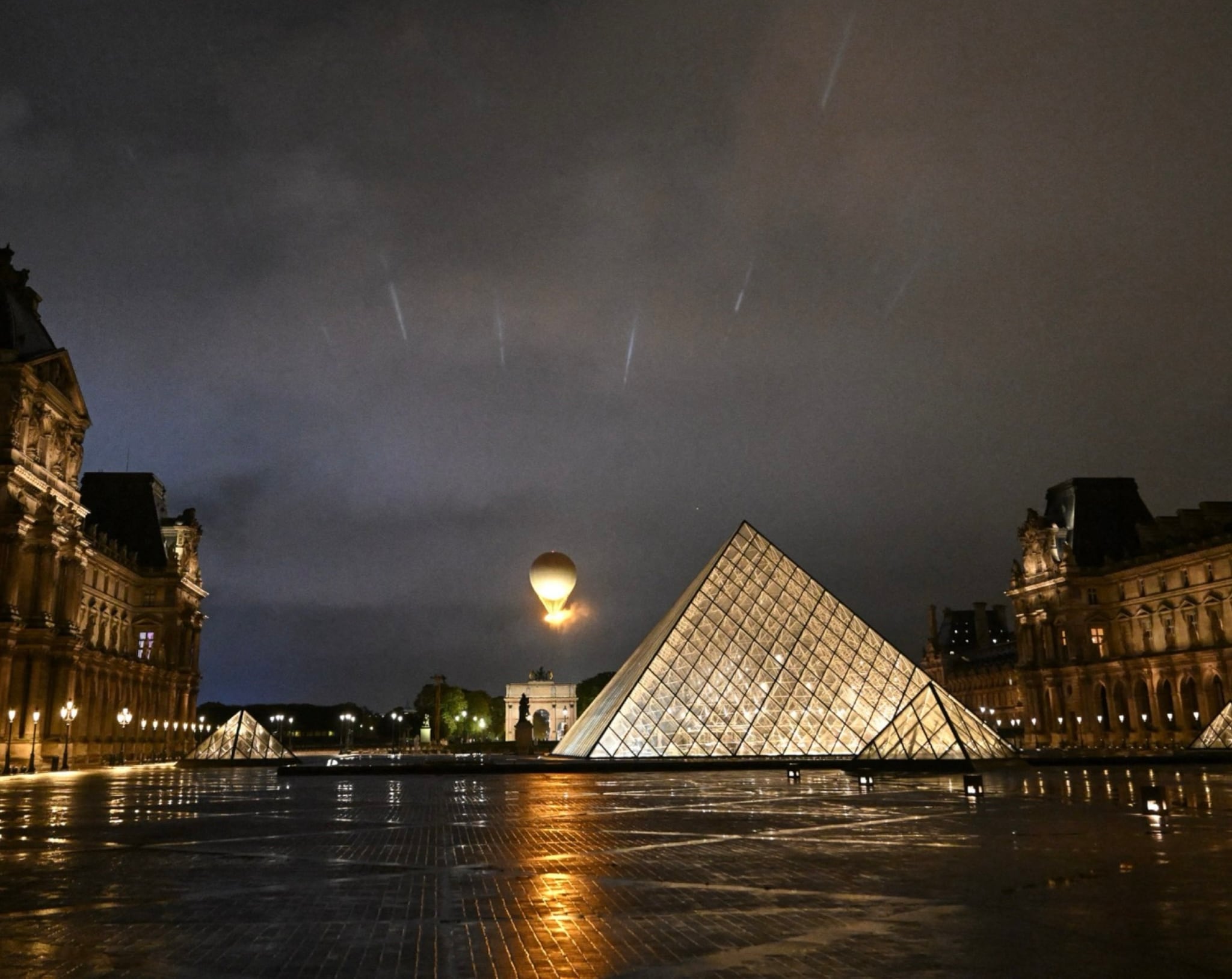El pebetero se encendió en Paris 2024