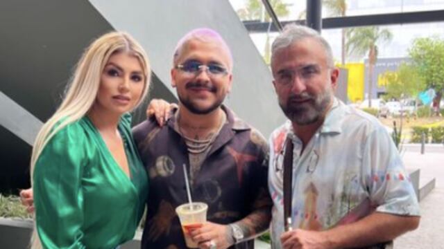 Mariana González junto a Christian Nodal y Vicente Fernández Jr.