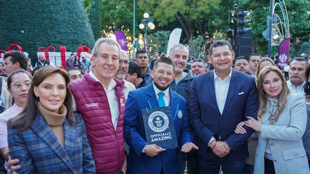 Alejandro Armenta y Pepe Chedraui encabezaron el evento por el récord Guinness de la rosca de Reyes.