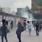 Encapuchados atacan vallas de Palacio Nacional durante protestas del 2 de octubre