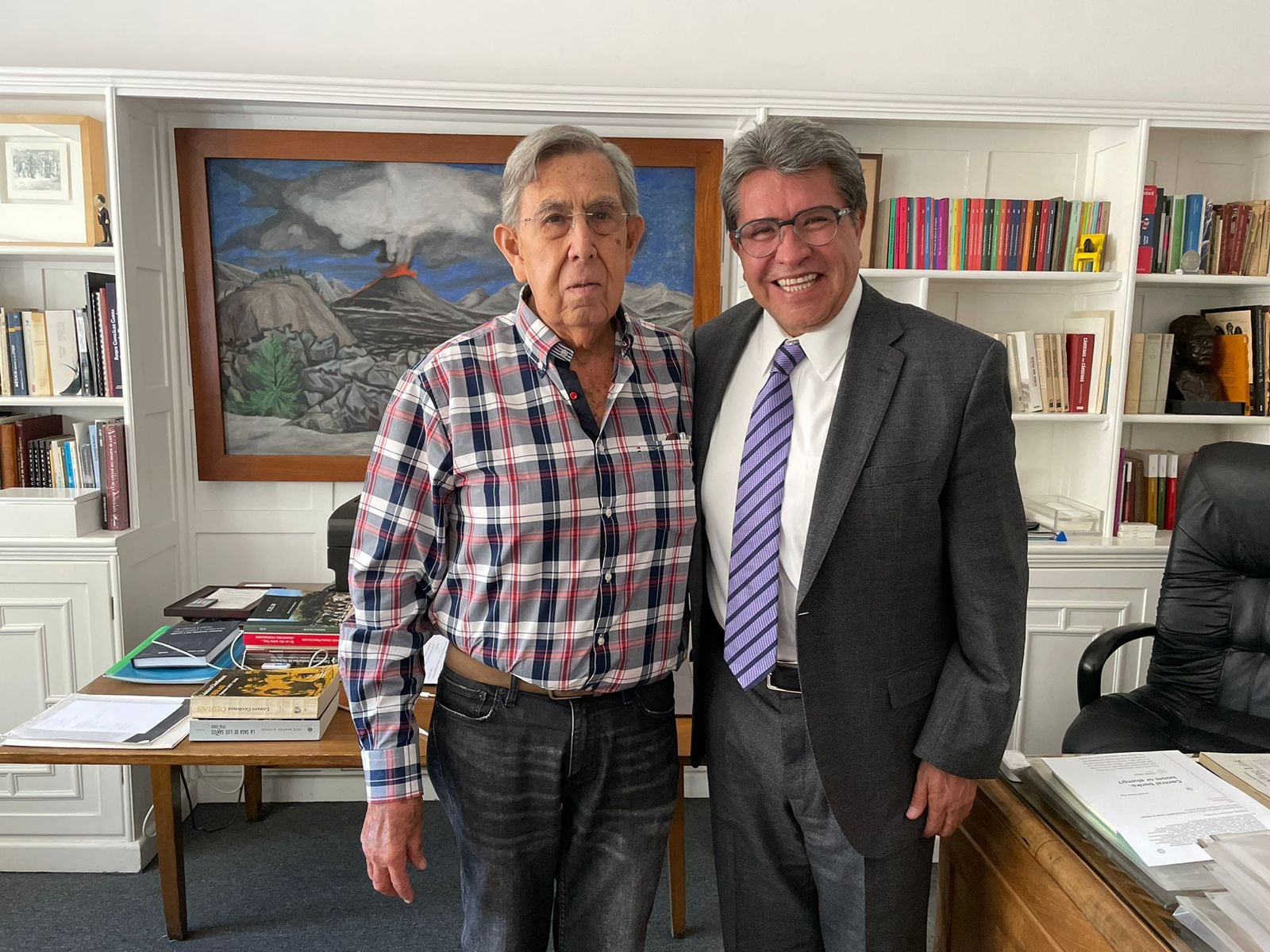 Ricardo Monreal y Cuauhtémoc Cárdenas presumen reunión.