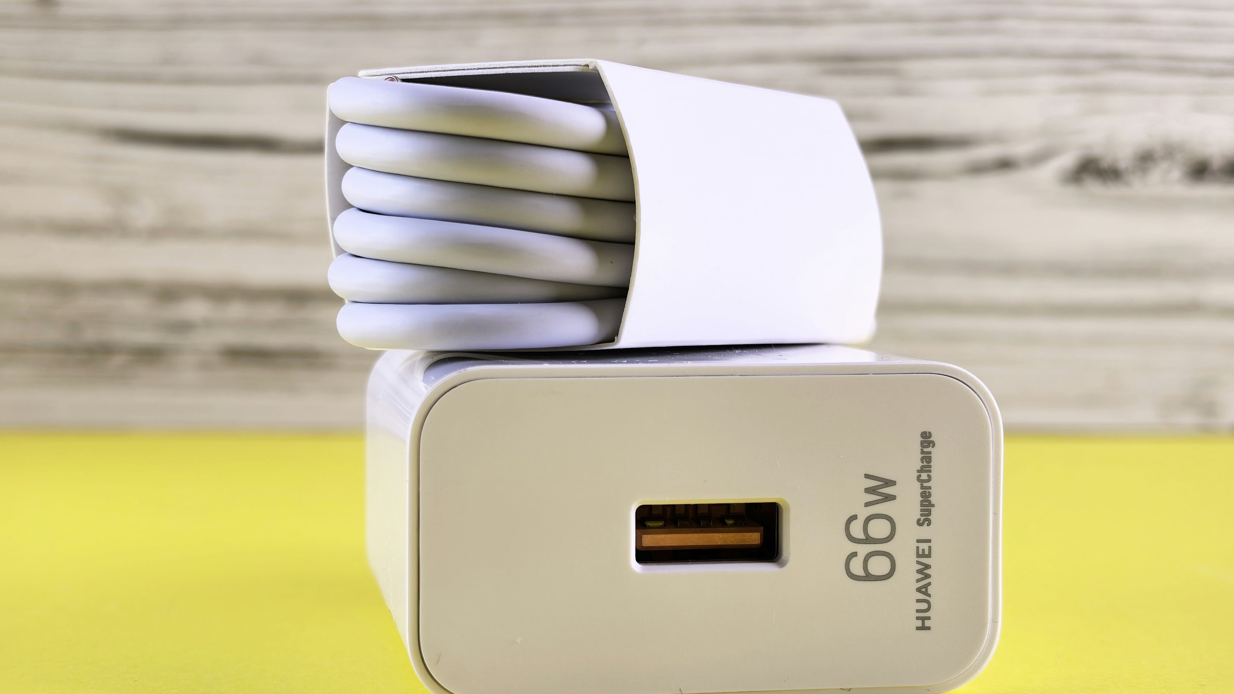 El error que cometes al cargar tu teléfono y por el que terminas comprando otro cargador