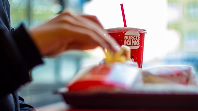 Burger King deberá pagar 143 millones de pesos a comensal que resbaló en baño