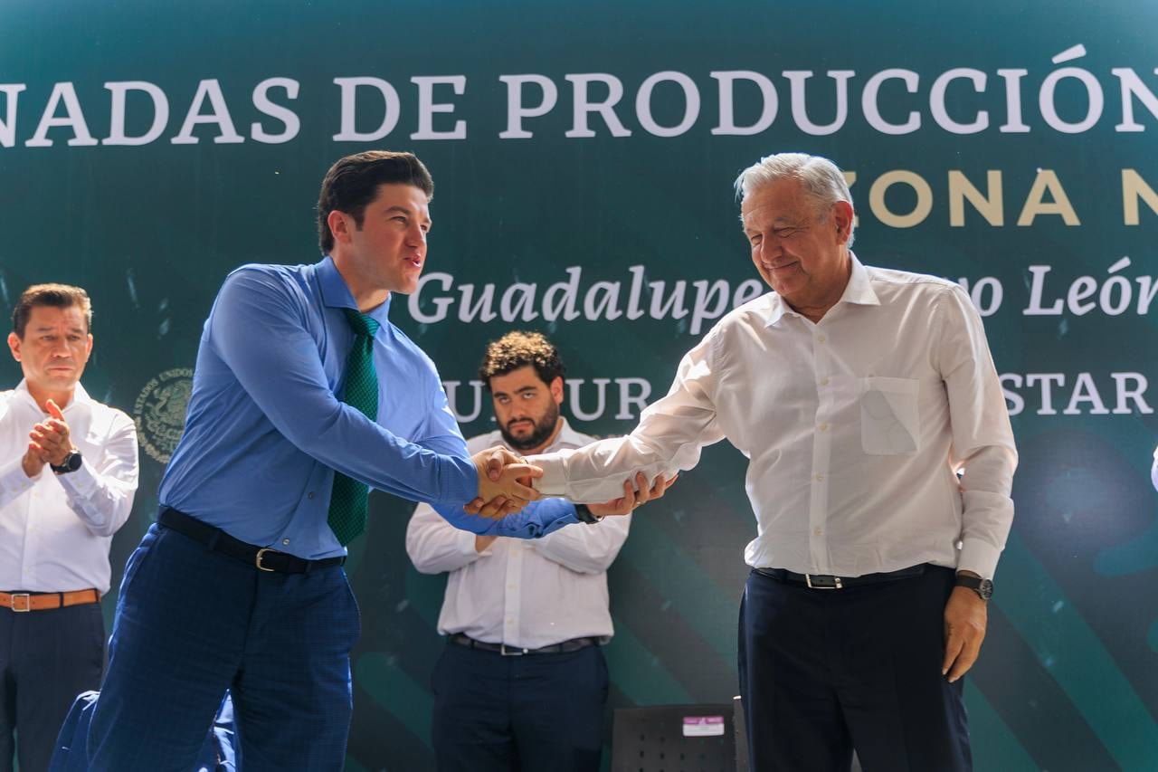 El gobernador de Nuevo León, Samuel García, y el presidente AMLO