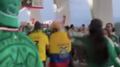 Video: mexicana lanza cerveza a aficionados ecuatorianos durante el México vs Ecuador