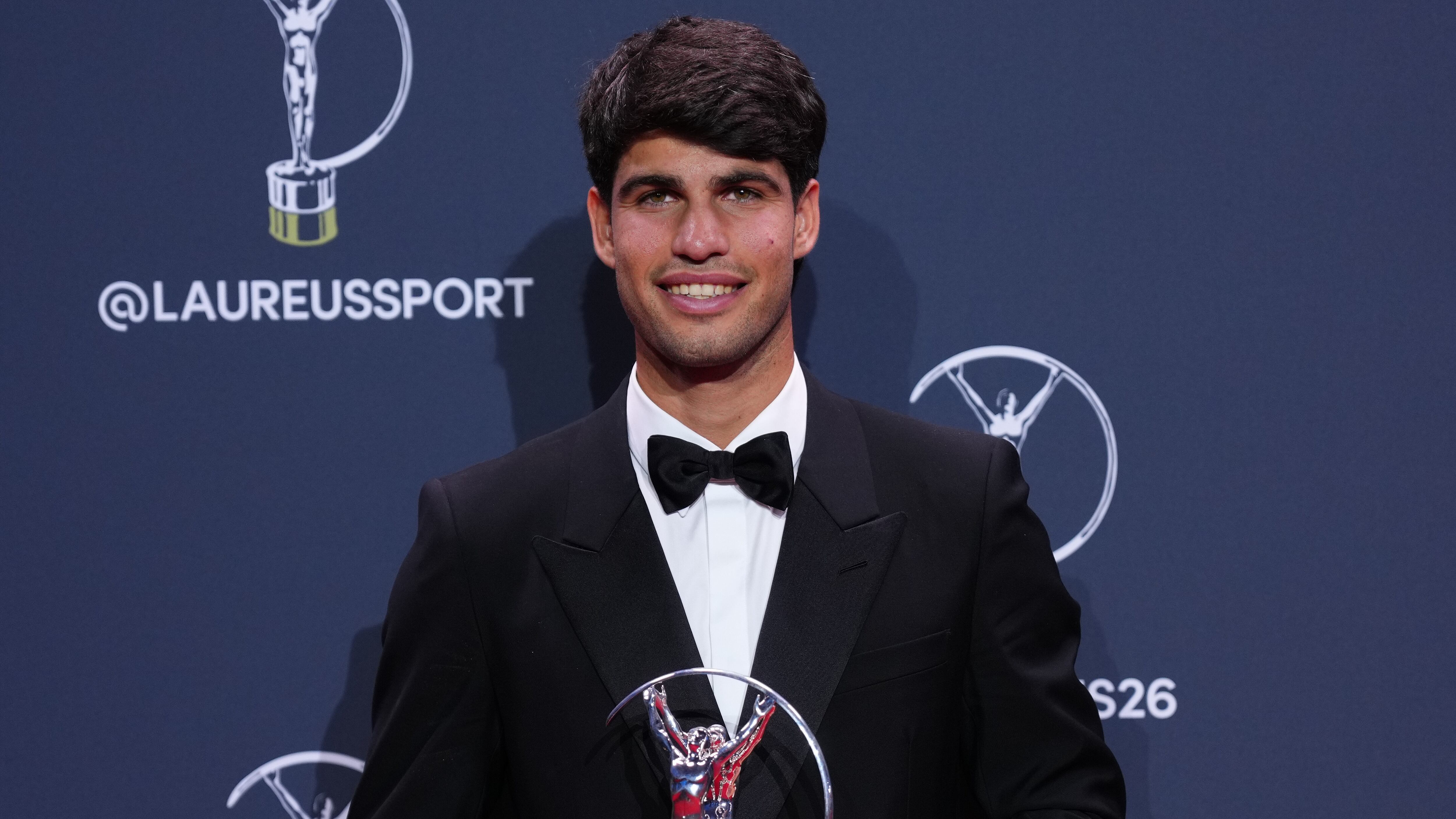 Carlos Alcaraz se somete a pruebas y es duda para Roland Garros