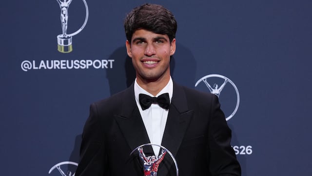 Carlos Alcaraz se somete a pruebas y es duda para Roland Garros