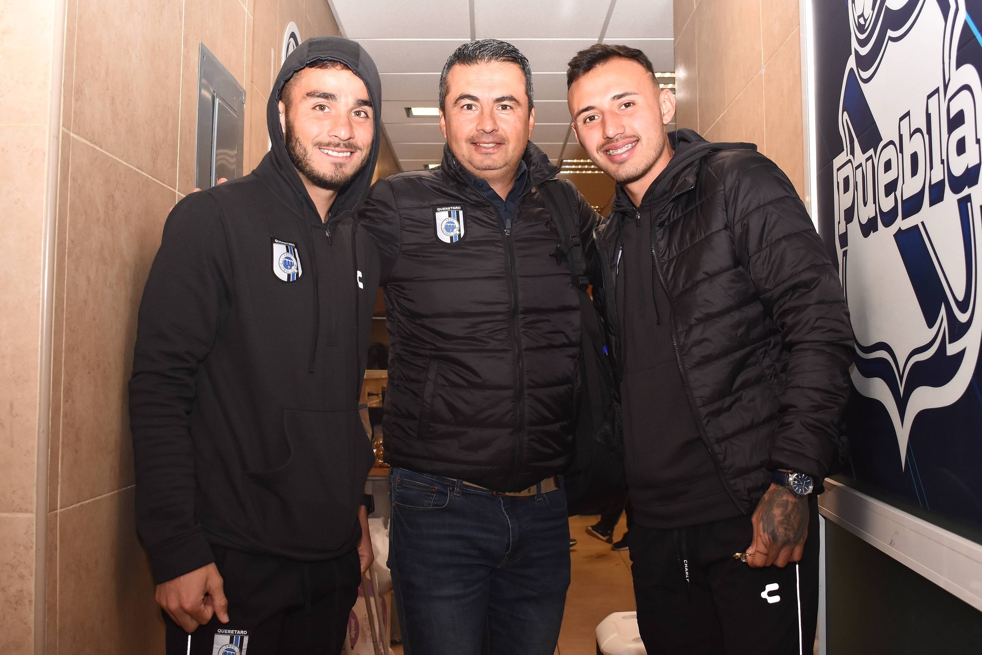 ¿Quién es Arturo Ortega (en medio)? El nuevo DT de Chivas tras salida de Fernando Gago