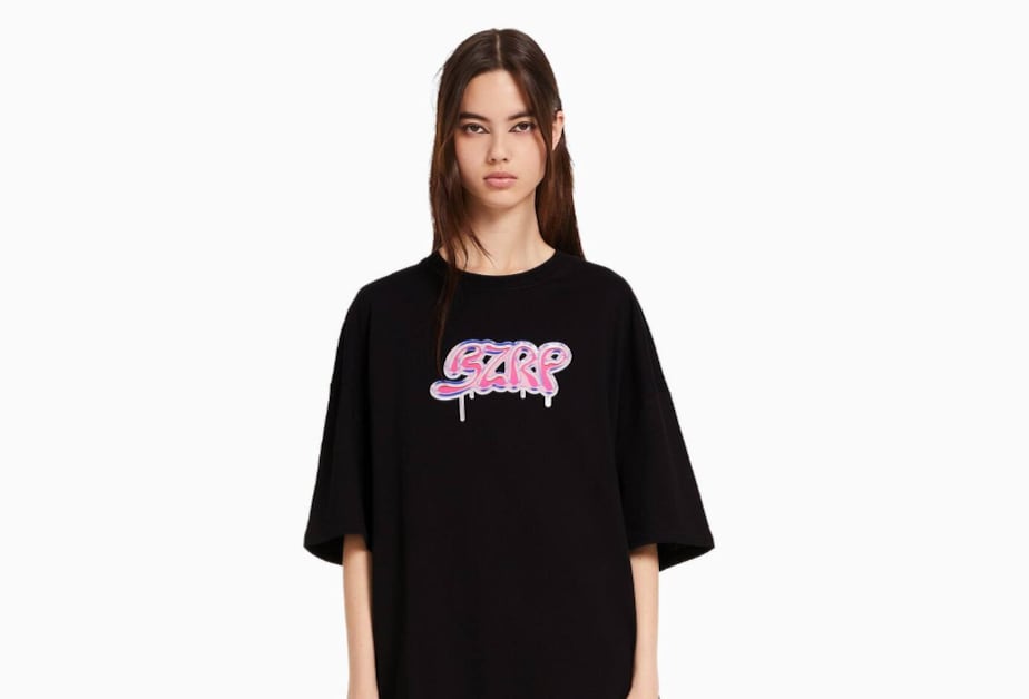 Playera oversize Bershka x BZRP.