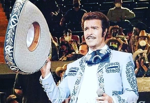 Pablo Montero como Vicente Fernández