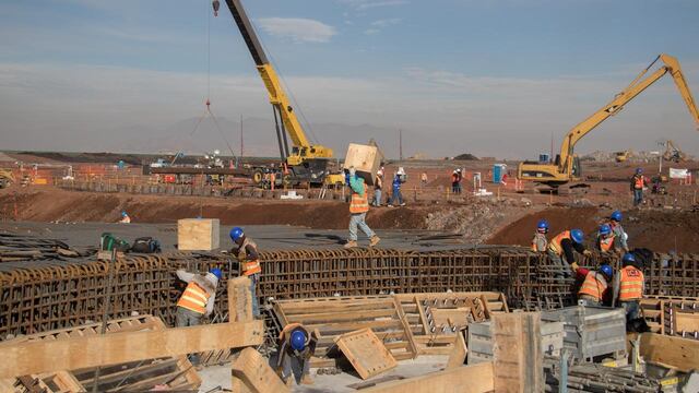 Construcción de NAICM. Hallazgo de huachicol.