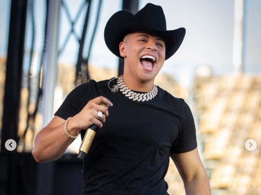 Eduin Caz, vocalista de 'Grupo Firme'.