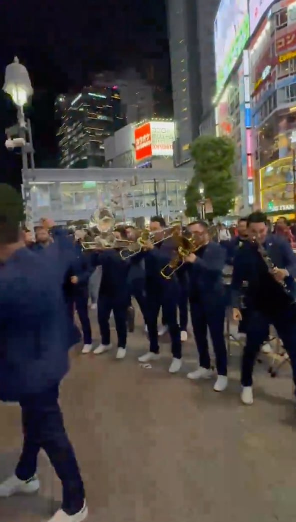 Banda El Recodo en su concierto en las calles de Japón.