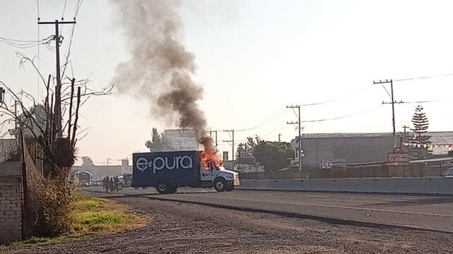 Narcobloqueos en Celaya tras ataque a policías