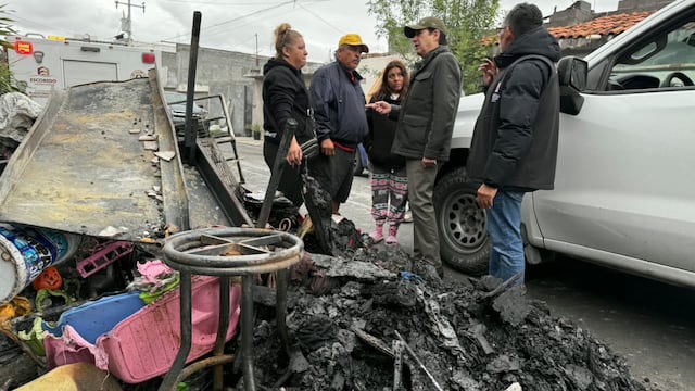 Andrés Mijes respalda a familias tras incendio en Escobedo.