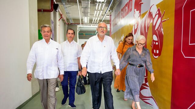 Miguel Ángel Navarro Quintero presenta a Jaguares, equipo de béisbol