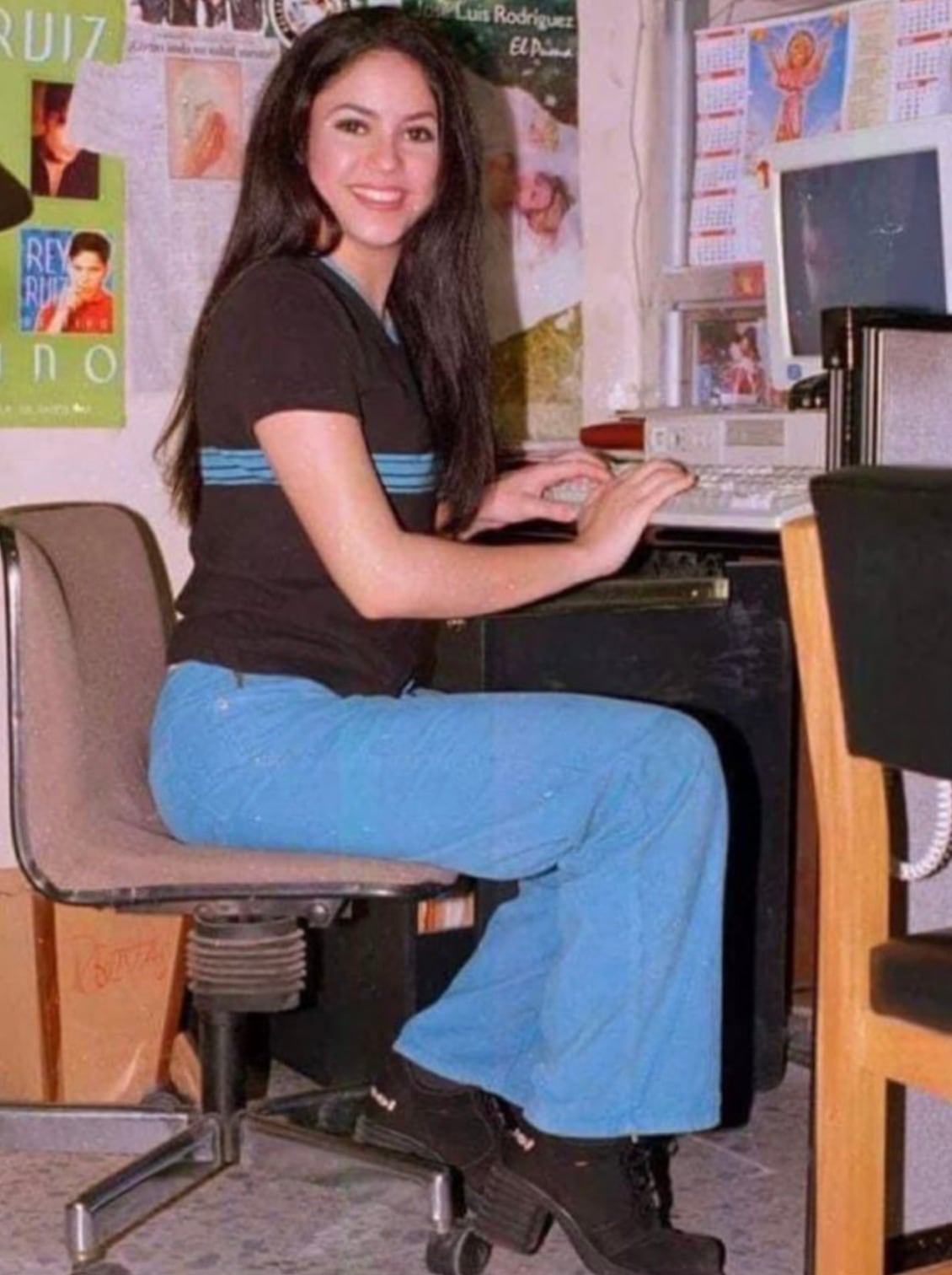 Foto viral de Shakira frente al escritorio