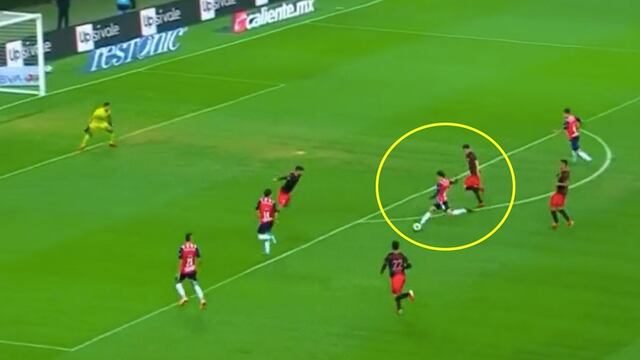 Pavel Pérez anotó un gran gol para Chivas