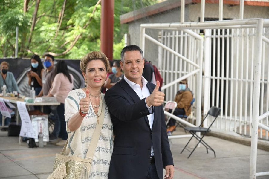 Alejandro Murat, gobernador de Oaxaca y su esposa, Ivette Morán