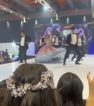 Quinceañera impresiona con su baile