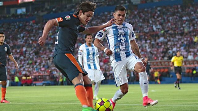 Fierro intenta sin suerte.