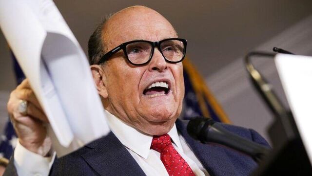 Rudy Giuliani se declara en bancarrota tras sentencias millonarias en su contra