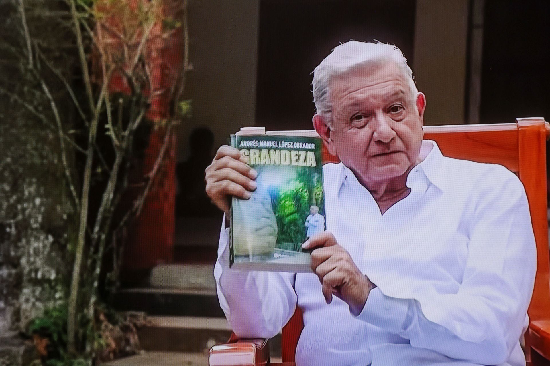 Andrés Manuel López Obrador, ex presidente de México, reapareció para presentar su nuevo libro “Grandeza”