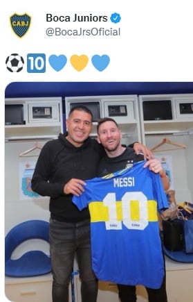 Lionel Messi y Juan Román Riquelme con la playera de Boca Juniors