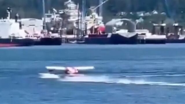 ¿Qué pasó en Canadá? Hidroavión se estrella contra embarcación