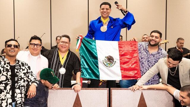 Grupo Firme recibe su estrella en el paseo de Las Vegas