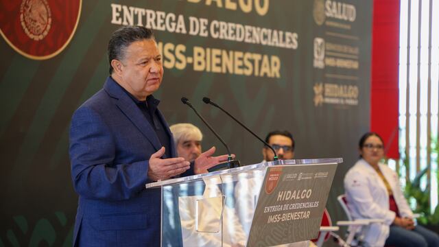 Julio Menchaca entrega credenciales de IMSS-Bienestar