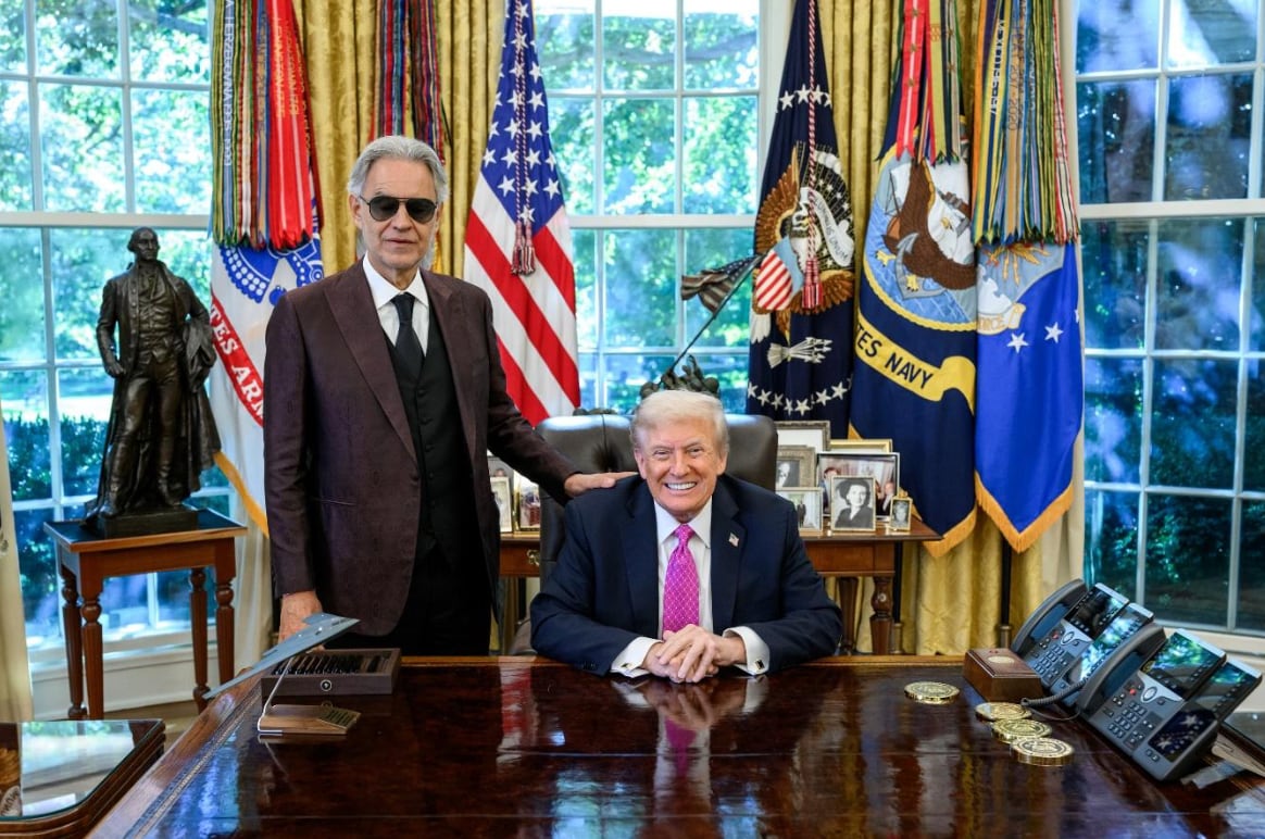Andrea Bocelli y Donald Trump en la Oficina Oval