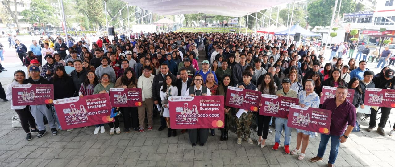 Ecatepec entrega mil tarjetas de apoyo para universitarios