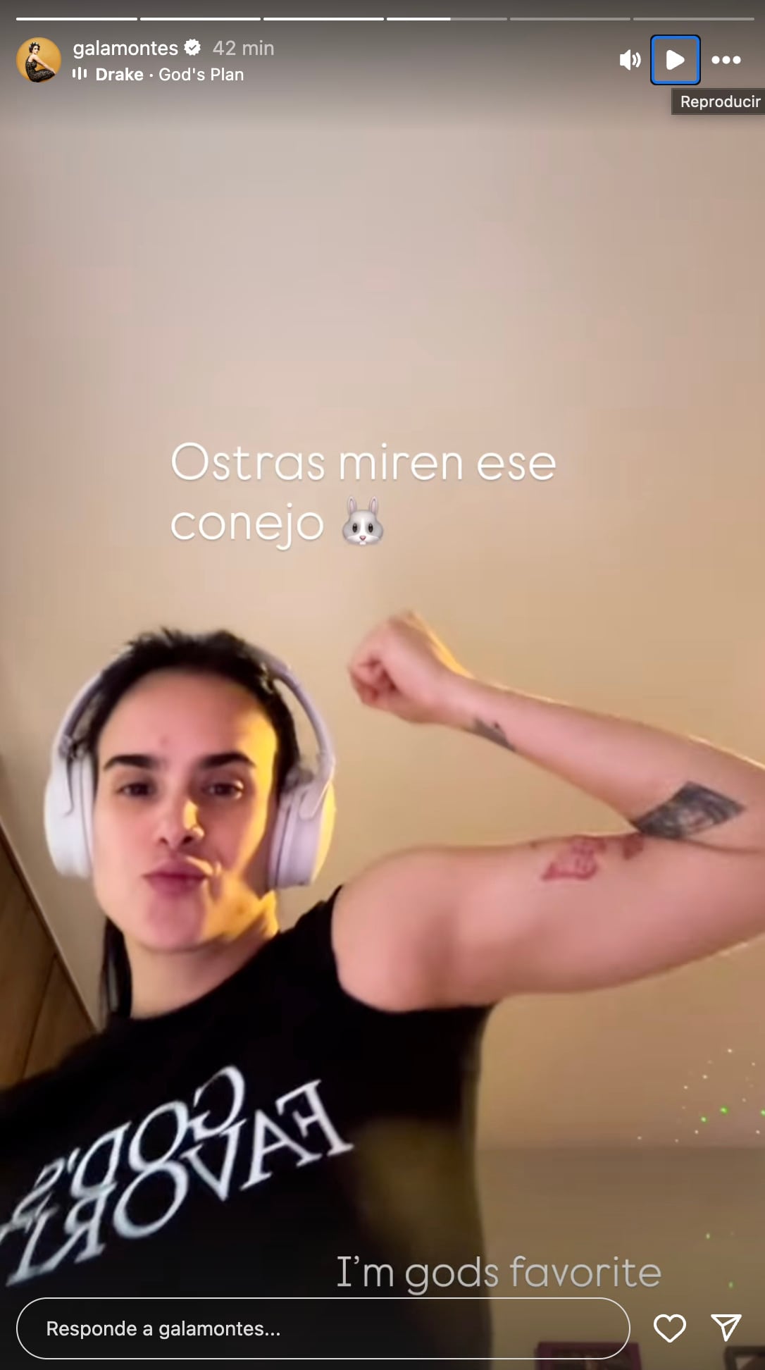 Gala Montes presume su musculoso brazo