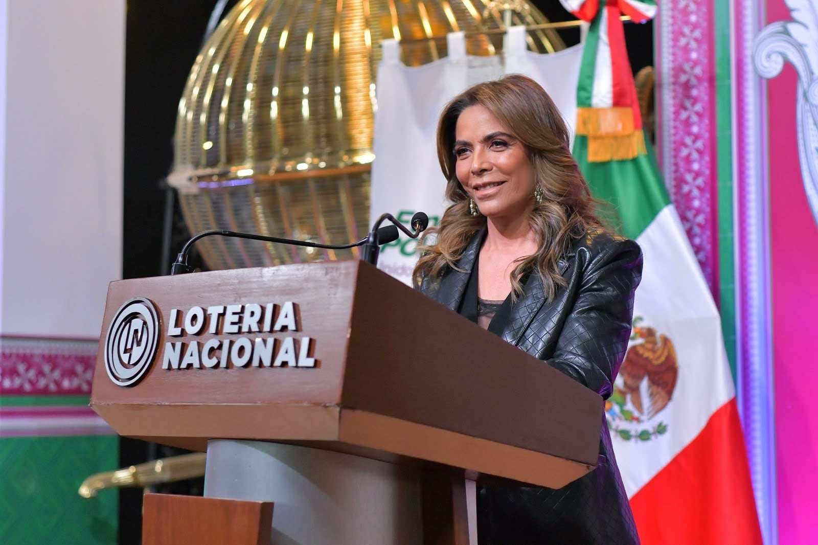 Lotería Nacional presenta billete por 30 aniversario de Fundación Politécnico.