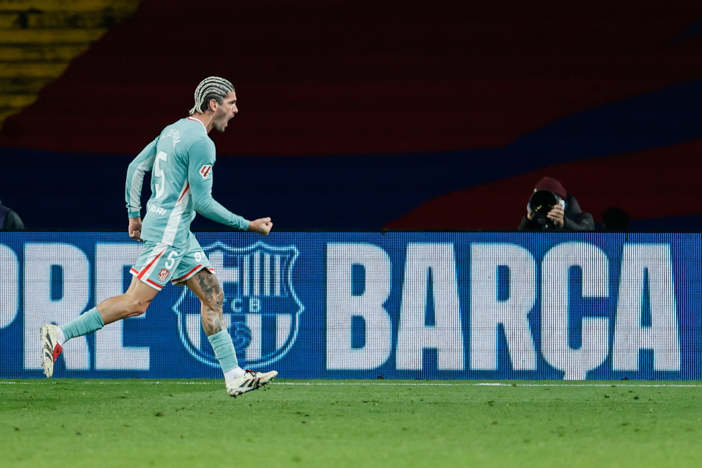 Rodrigo de Paul celebra gol del Atlético de Madrid