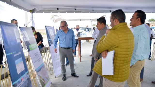 Ricardo Gallardo Cardona celebra venta de terrenos en San Luis Potosí