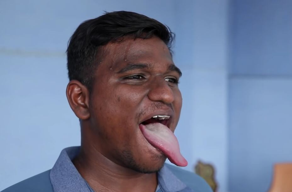 K Praveen, la persona con la lengua más larga del mundo