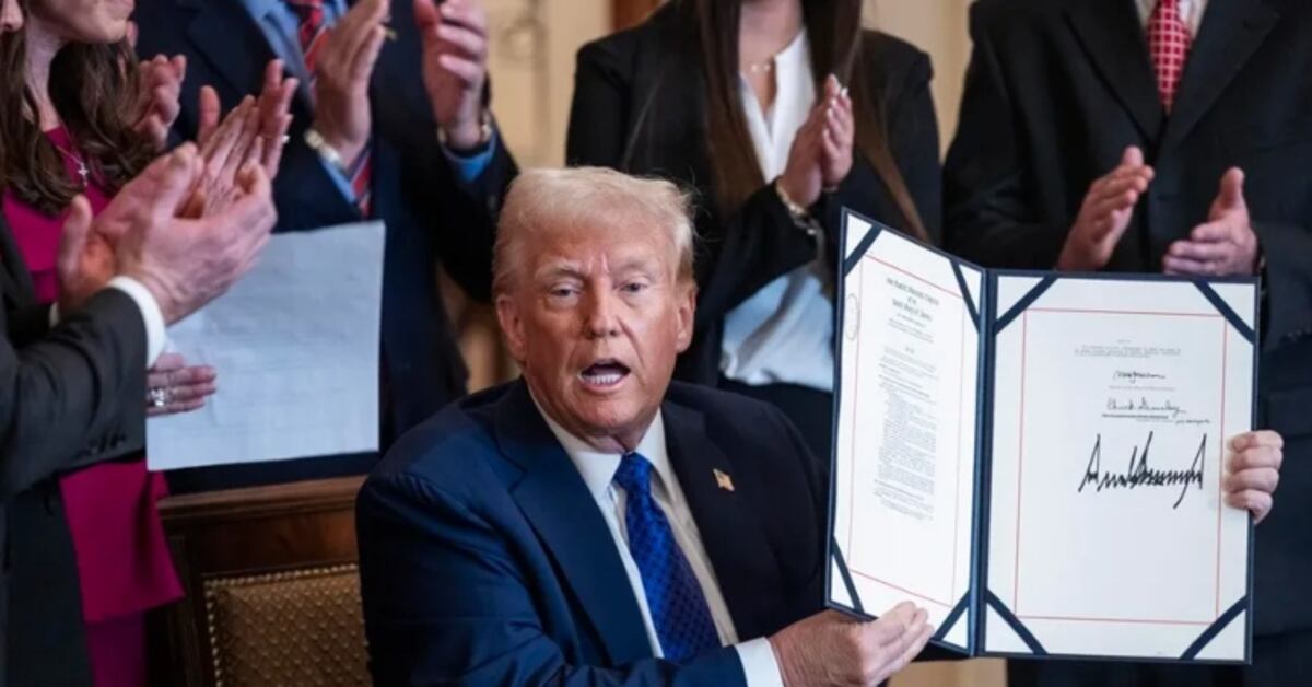 Donald Trump firma Ley Laken Riley: Así afectará a los migrantes en ...