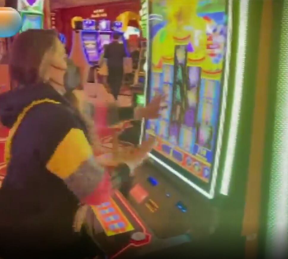 Galilea Montijo presume su habilidad en el casino