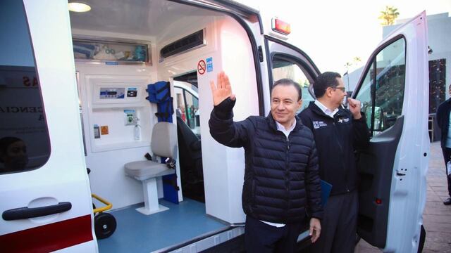 Alfonso Durazo entrega 12 ambulancias en Sonora