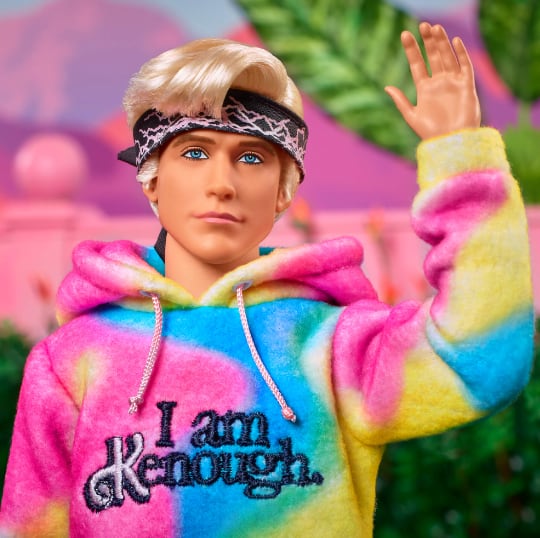 Ken de Barbie con sudadera “I am Kenough”