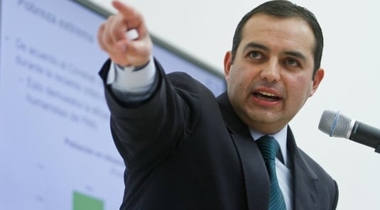 Ernesto Cordero, recibió la presidencia de esa cámara de senadores de manos de la mayoría priista