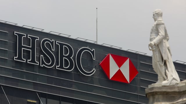 ¿Los bancos abren el Día de la Bandera?